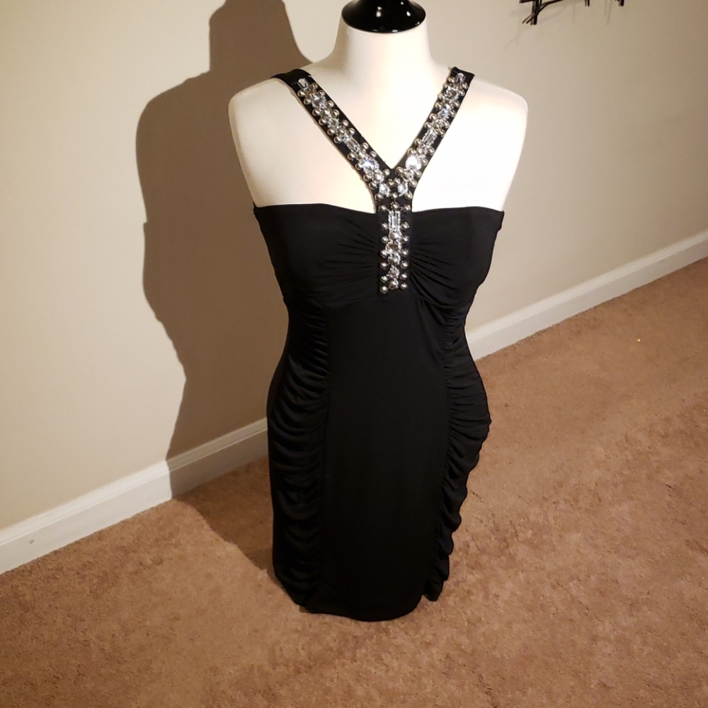 B.wear black dress